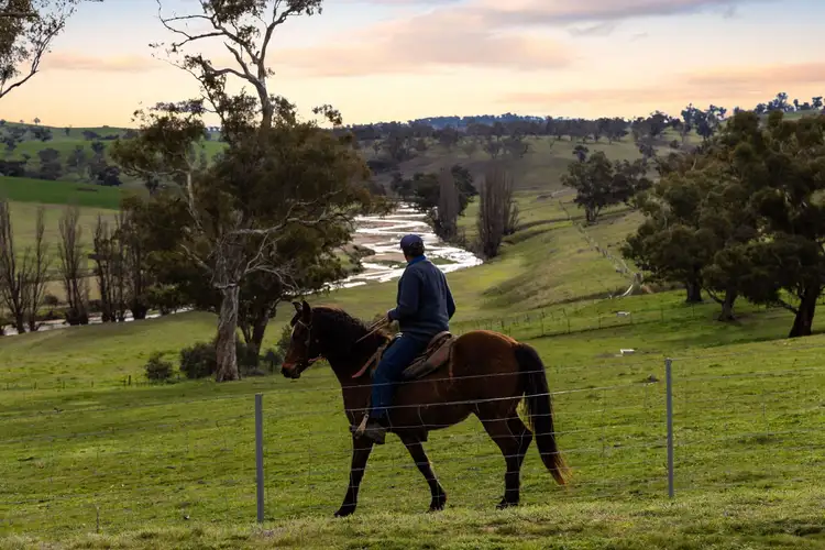 "Garratt" 597 Garratt Road, Jugiong NSW 2726