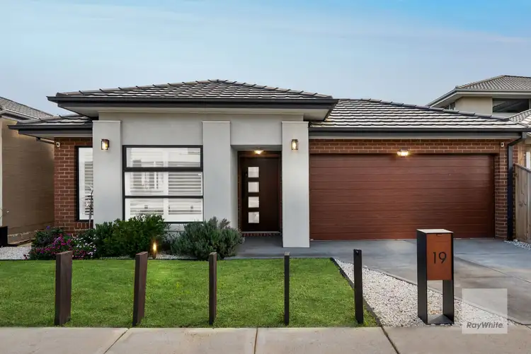 19 Woolspinner Crescent, Wyndham Vale VIC 3024