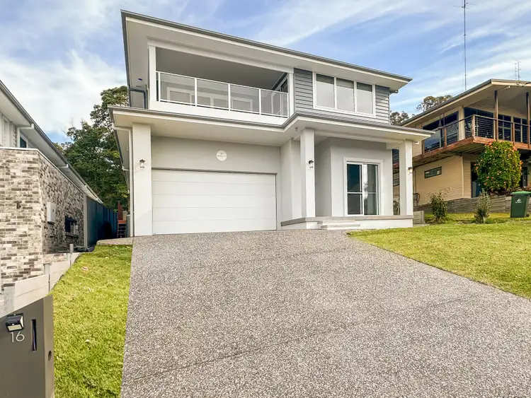 16 Maitland Avenue, Sunshine NSW 2264