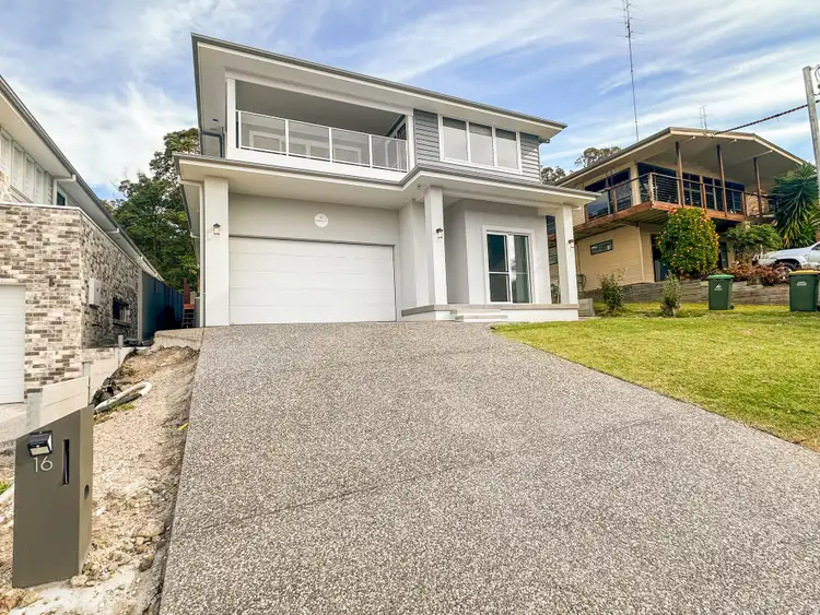 16 Maitland Avenue, Sunshine NSW 2264