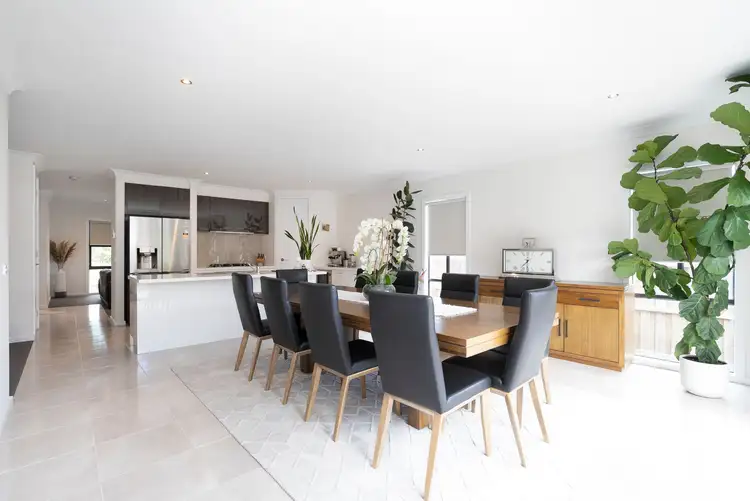 17 Bohr Walk, Fraser Rise VIC 3336