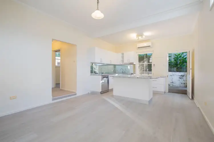2/1 Henry Street, Merewether NSW 2291