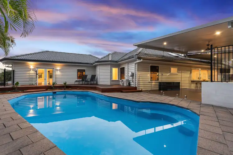 4 Pattison Avenue, Norman Park QLD 4170