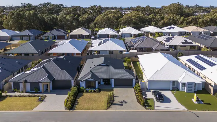 14 Newmarket Road, Meadow Springs WA 6210