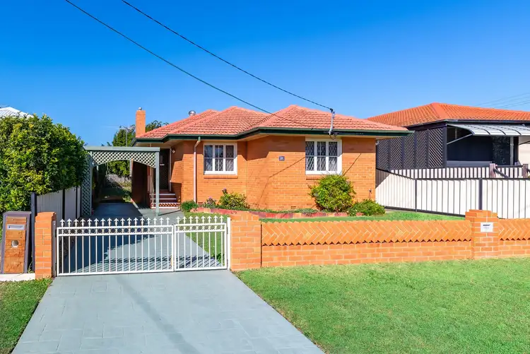 33 Griffith Road, Scarborough QLD 4020