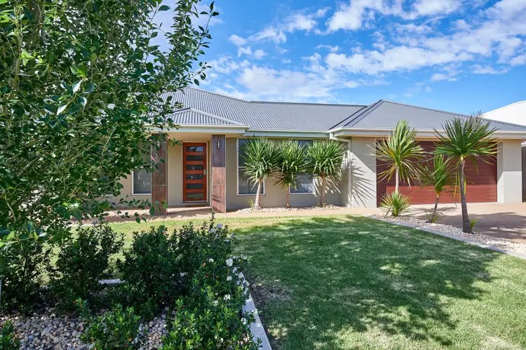 1 Warambee Street, Glenfield Park NSW 2650
