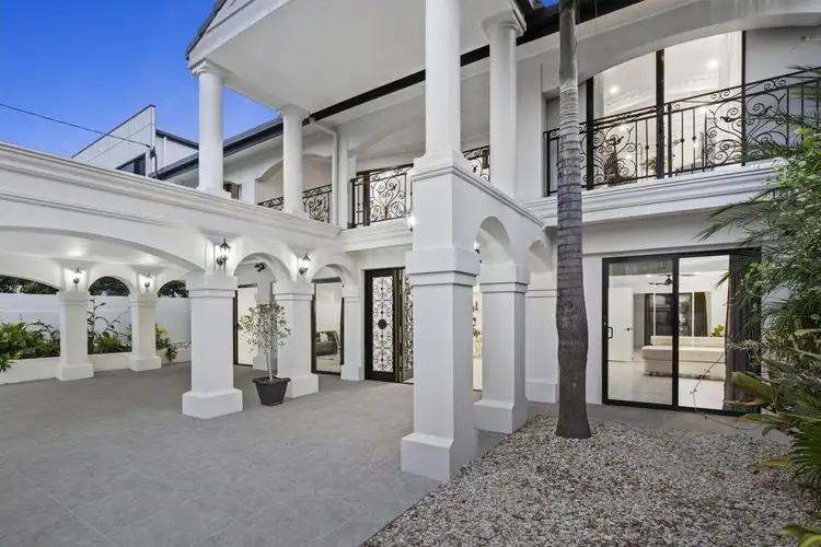 40 The Corso, Isle of Capri QLD 4217