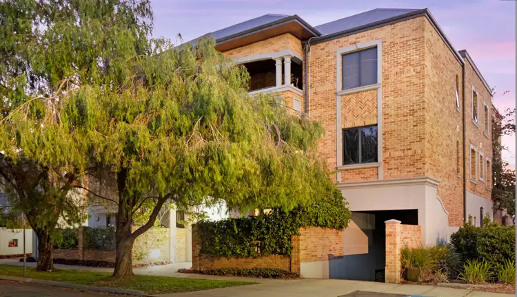 24/8 Bay Road, Claremont WA 6010