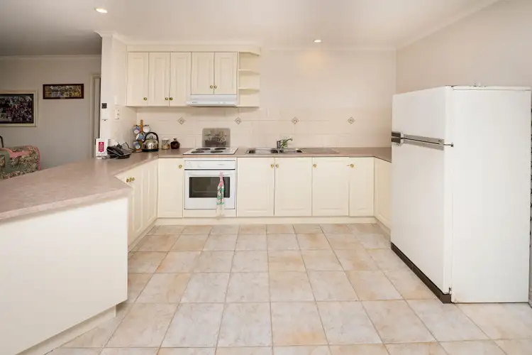 Fourth view of Homely unit listing, 4/141-143 Stradbroke Avenue, Swan Hill VIC 3585