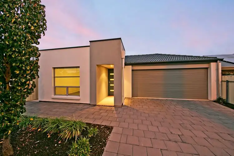 11 Glenburnie Avenue, Northfield SA 5085