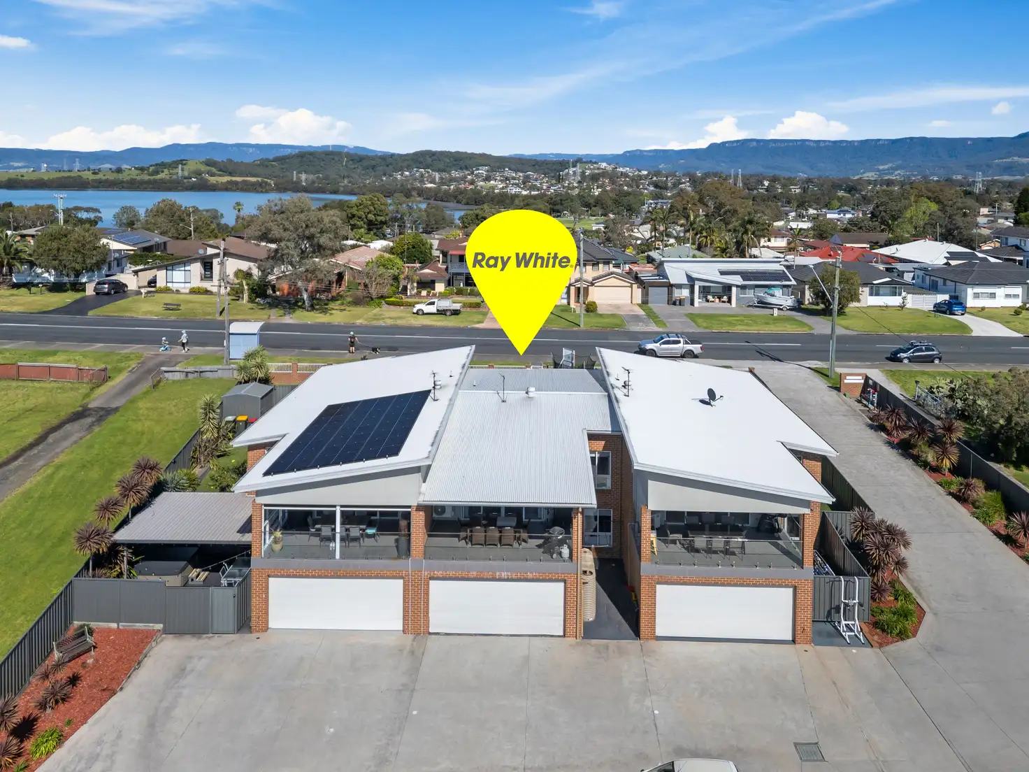 Main view of Homely townhouse listing, 2/102 Kanahooka Road, Kanahooka NSW 2530