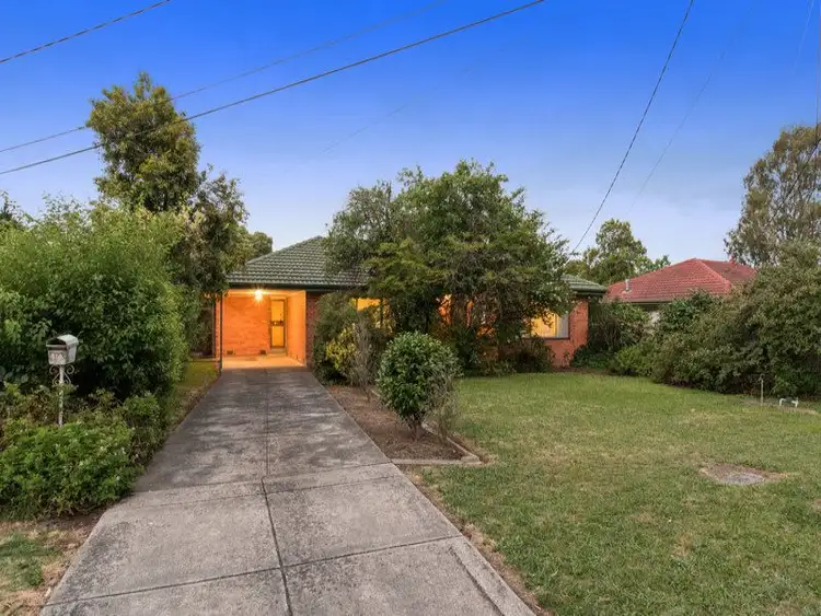 17 Winifred Road, Mooroolbark VIC 3138