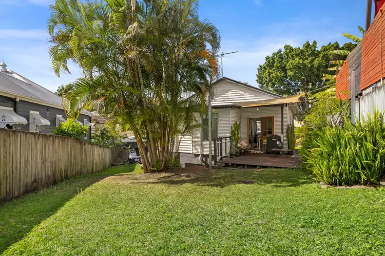 74 Ashgrove Avenue, Ashgrove QLD 4060