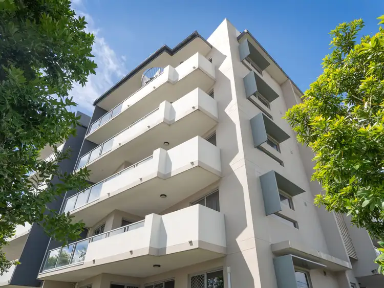 9/908 Logan Road, Holland Park West QLD 4121