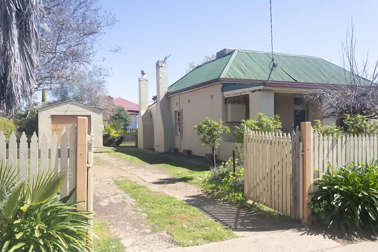 64 Bourke Street, Turvey Park NSW 2650