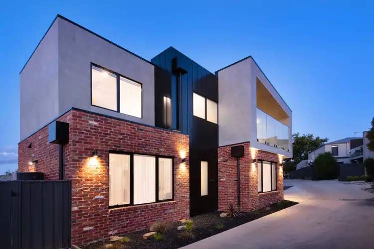 1/54 Sternberg Street, Kennington VIC 3550