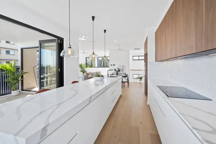 2/327 Cavendish Road, Coorparoo QLD 4151