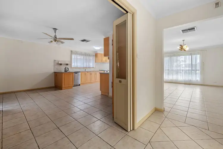 Sixth view of Homely house listing, 5 Grace Court, Lalor VIC 3075