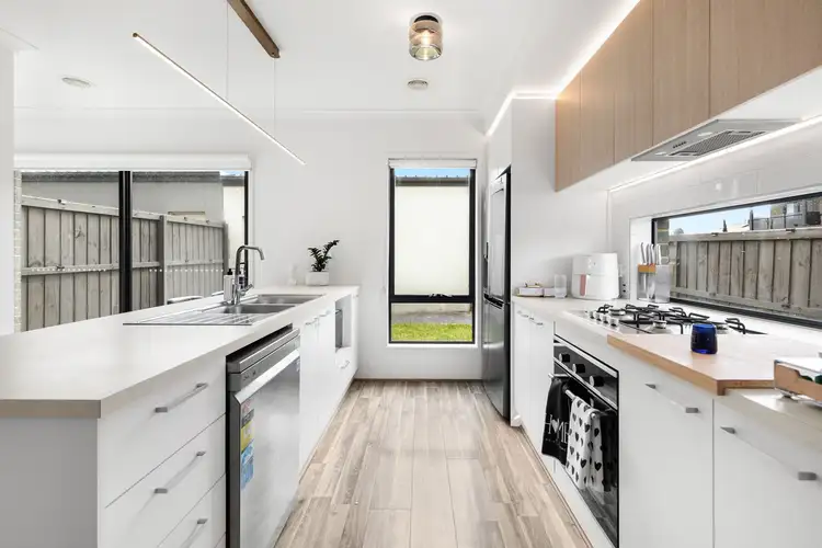 Fifth view of Homely house listing, 2 Peterlee Walk, Werribee VIC 3030