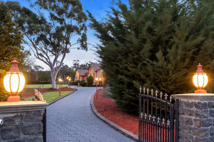 5 Dunbar Court, Greenvale VIC 3059