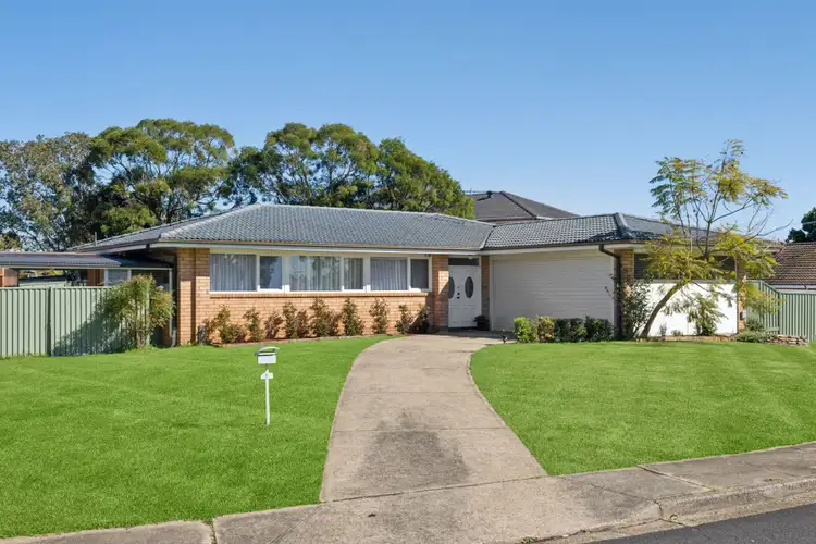 1 Cooradilla Place, Bradbury NSW 2560