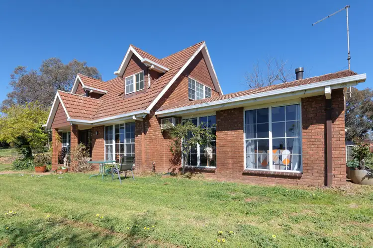 330 Burma Road, Table Top NSW 2640