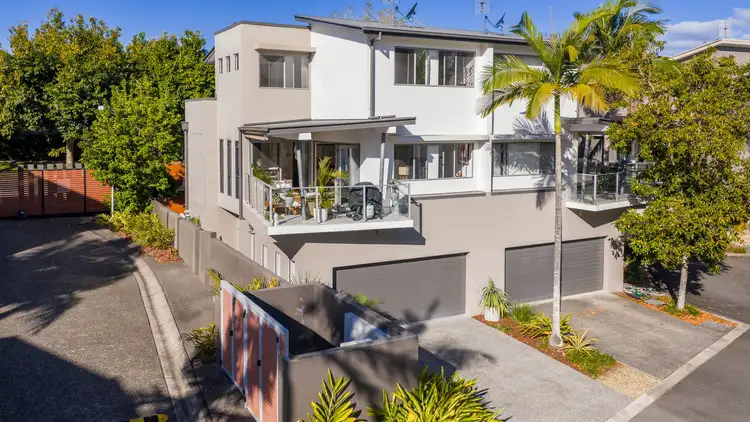 2/17 GREAT SOUTHERN Drive, Robina QLD 4226