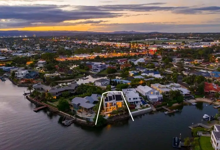 4 La Scala Court, Isle of Capri QLD 4217