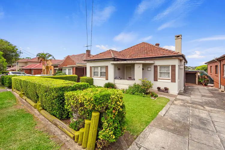 19 Ponyara Road, Beverly Hills NSW 2209