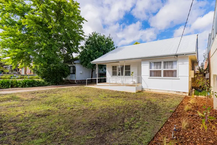 401 Lake Albert Road, Kooringal NSW 2650