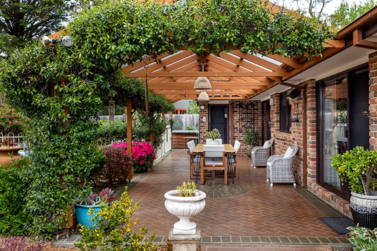 8 Mount Vista Close