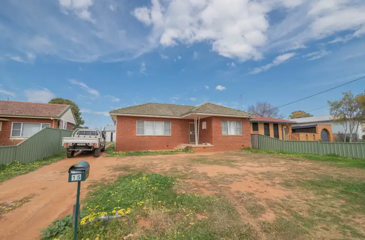 15 Brolgan Road, Parkes NSW 2870