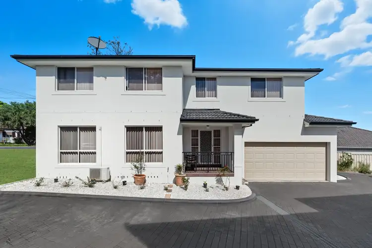 1/2 Lalor Street, Glenfield NSW 2167