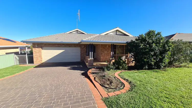 10 Glenburnie Close, Parkes NSW 2870