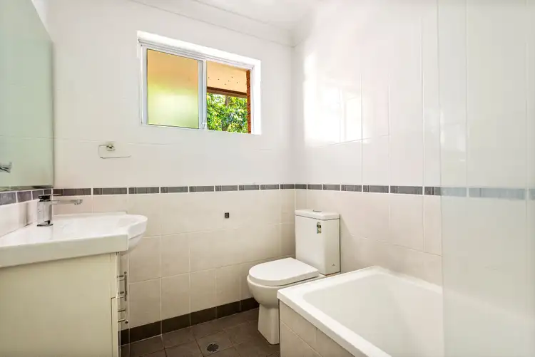 Sixth view of Homely apartment listing, 4/10 Peterborough Avenue, Lake Illawarra NSW 2528