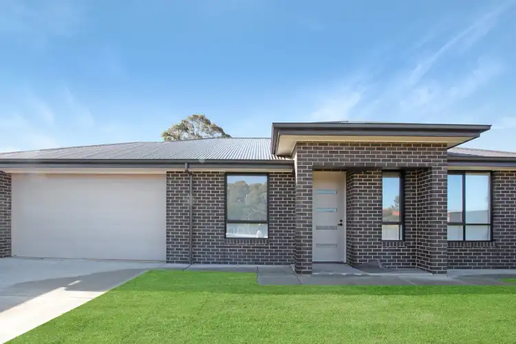 27 Minns Street West