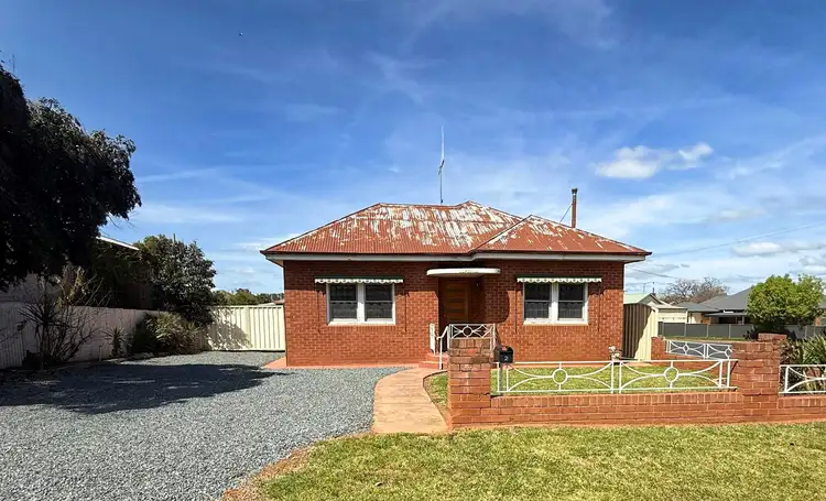 2 Carrington Street, Parkes NSW 2870