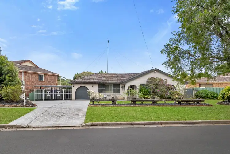 15 Lowanna Drive, South Penrith NSW 2750