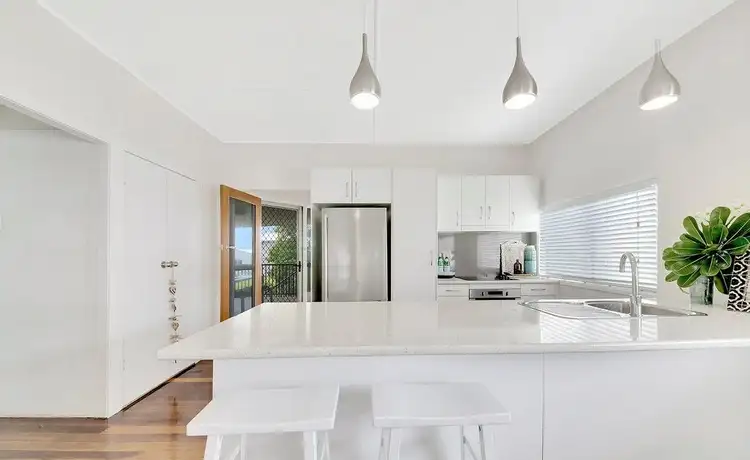1 Matthew Flinders Drive, Cooee Bay QLD 4703