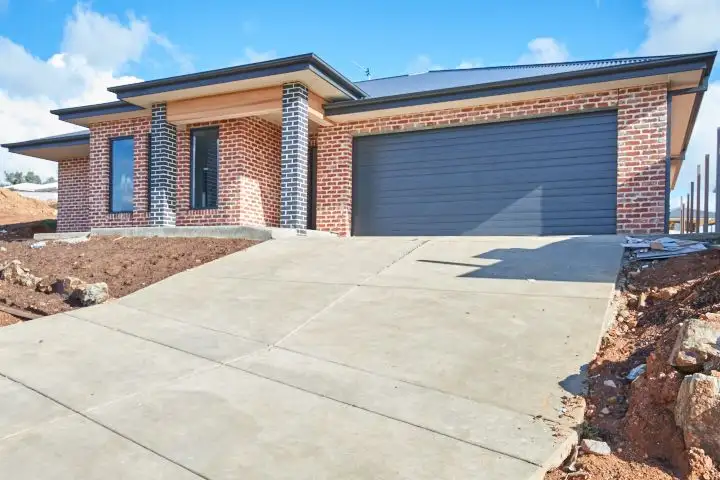 2/19 Exford Loop, Bourkelands NSW 2650