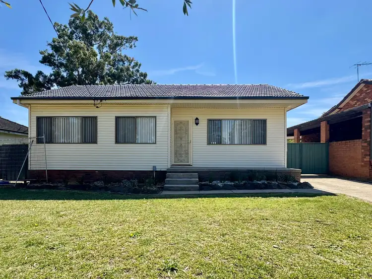 6 Dan Crescent, Colyton NSW 2760