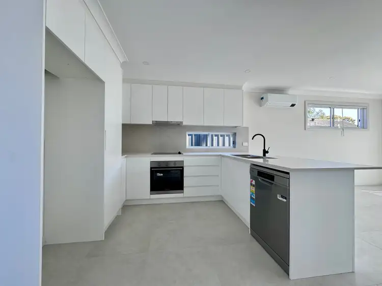 6a Dan Crescent, Colyton NSW 2760