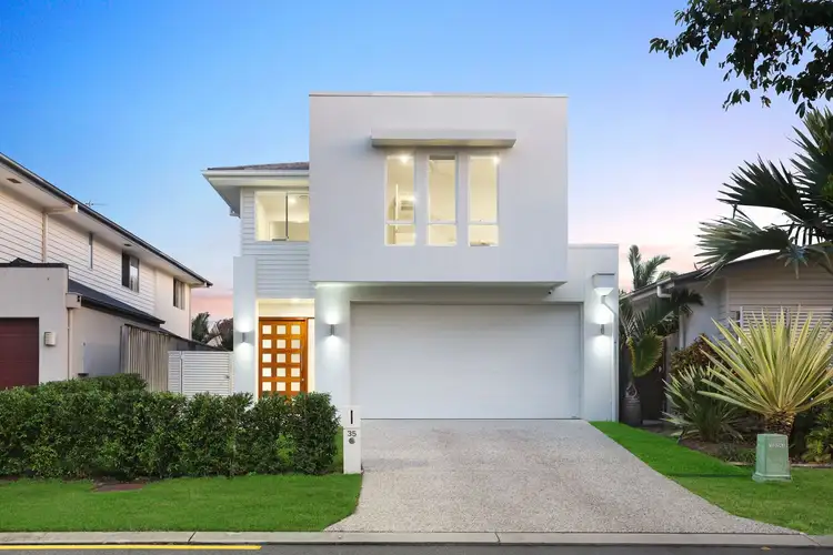 35 Keelson Crescent, Hope Island QLD 4212