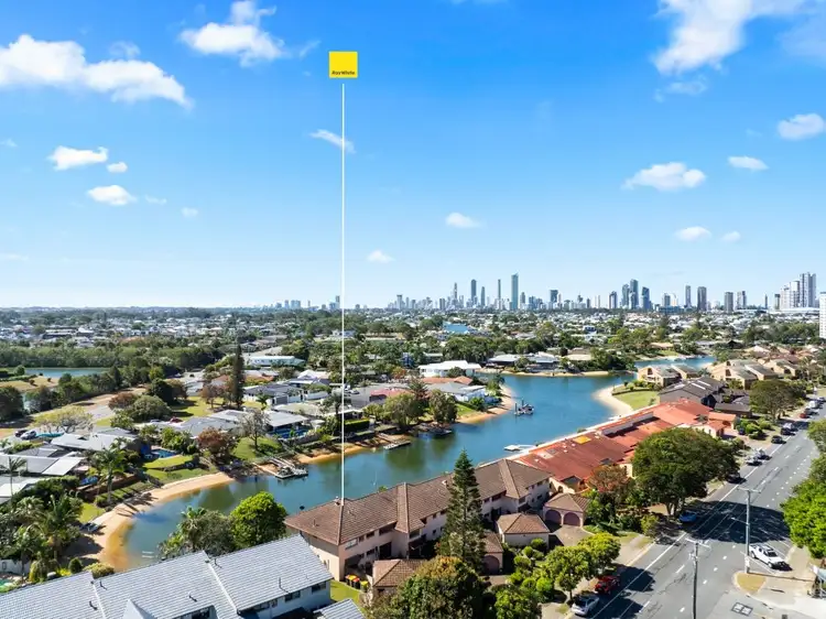 1/4 Dunlop Court, Mermaid Waters QLD 4218