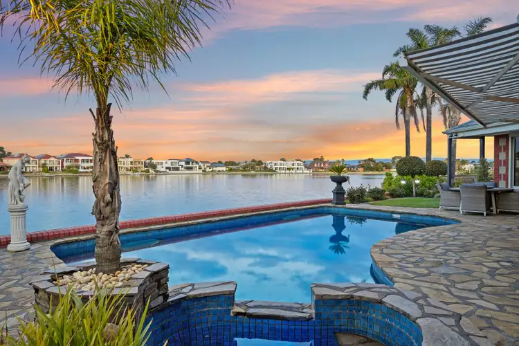 35 Sir John Marks Drive