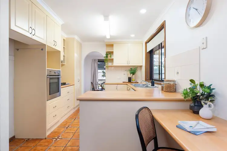 10 Sunwood Drive, Lavington NSW 2641