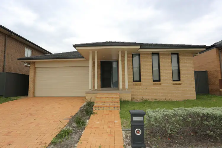 9 Nottingham Street, Jordan Springs NSW 2747