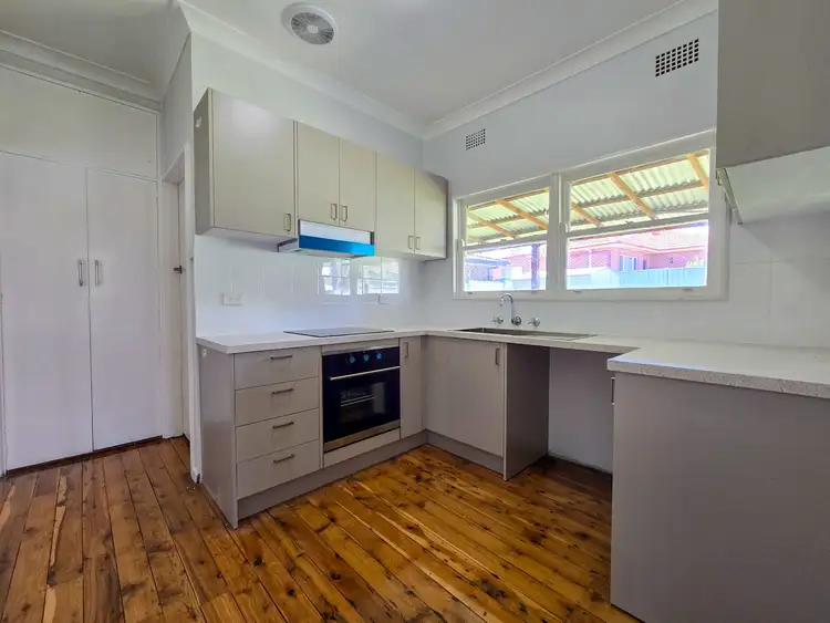 10 Hoddle Avenue, Campbelltown NSW 2560