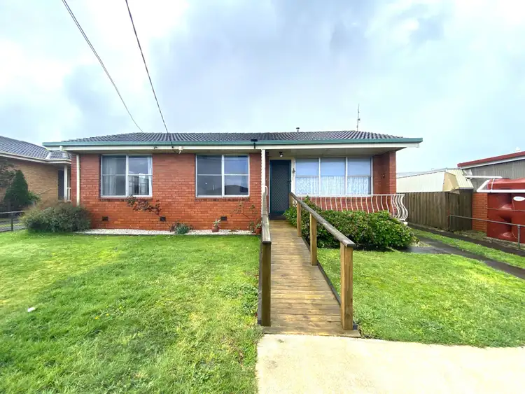 16 Examiner Crescent