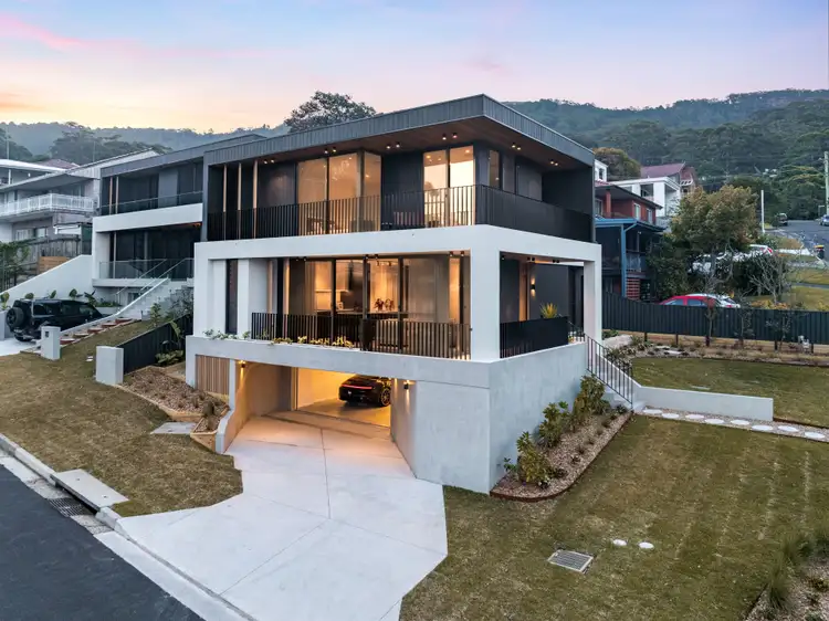 10 Robinsville Crescent, Thirroul NSW 2515